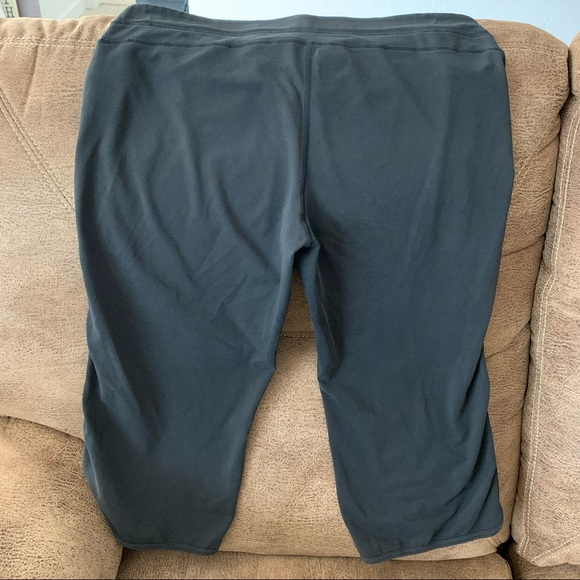 NikeFitDry Ladies Capri Workout Pants M - Picture 2 of 3